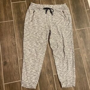 Hollister - Cropped Heather Grey Jogger Pants with Zipper pockets
